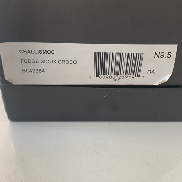 Stuart Weitzman size 9.5 narrow loafers - Picture 5 of 5